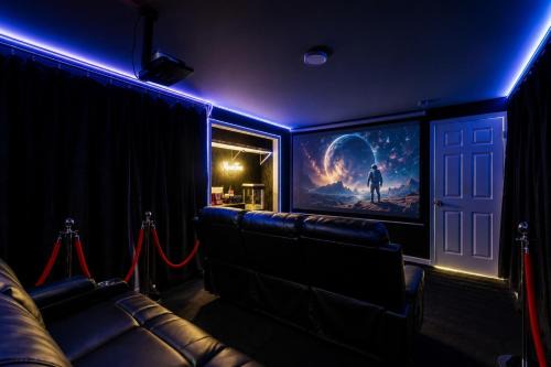 8 BR Theater Game Room Fire Pit Sleeps 15