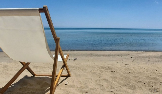8 Cottages with - The Perfect Beachfront Property for LARGE groups
