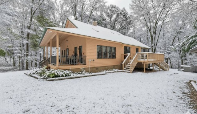 8 Does a Dancin` Cabin