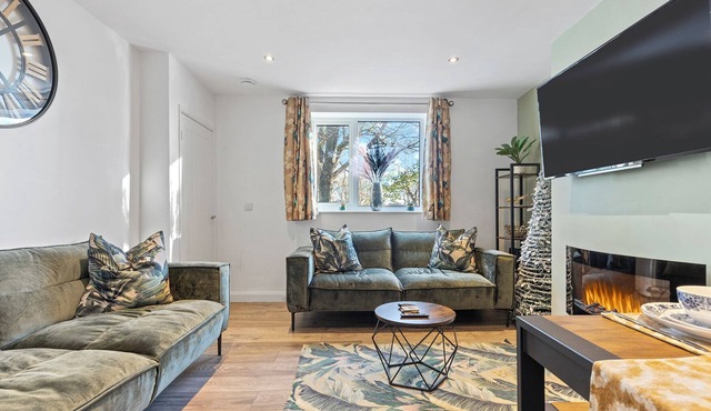 8 Eighth Ave · Retreat On The Green - Beautiful 4-Bed Home - Pass The Keys