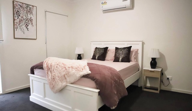 8-Guest Accommodation with Kids' Room