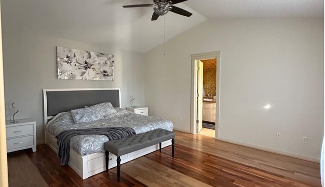 8-guest Spacious 4-bedroom house with WiFi, AC in fabulous Vancouver