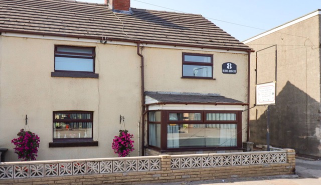 8 HEATONS BRIDGE ROAD, family friendly, with a garden in Scarisbrick