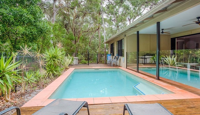 8 Ibis Court - Rainbow Shores. Swimming Pool, Walk to Beach, Executive Beach House