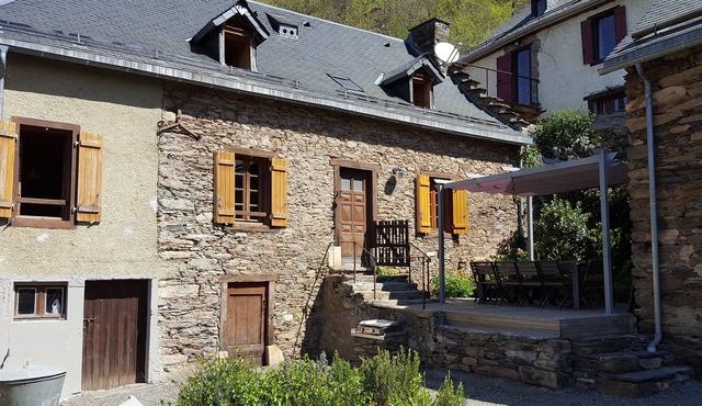 8 kilometers from Luchon - Gîte De La Prade 10 people, 3 Epis with swimming pool