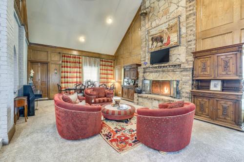 8 Mi Dallas Stadium! Fort Worth Home w/Pool