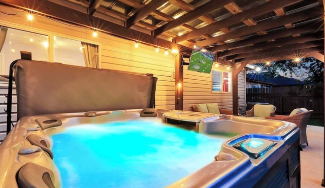 8 mi Lackland AFB BMT HotTub Game Room Bocce Ball