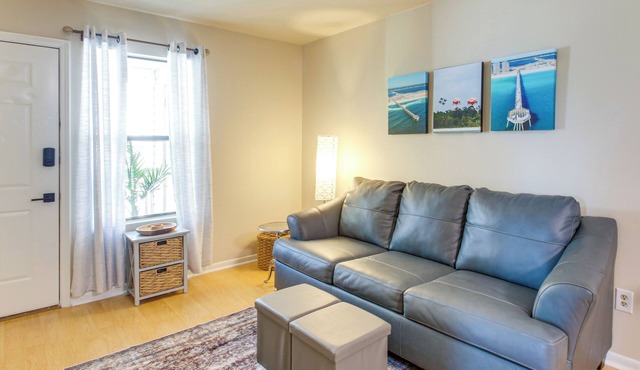 8 Mi to Beaches: Relaxing Retreat in Gulf Breeze
