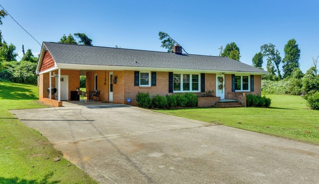 8 Mi to Clemson: Peaceful Family Home w/Yard
