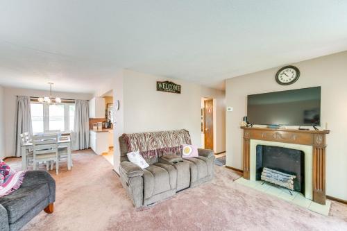 8 Mi to Cleveland Family Home with Fenced Backyard!