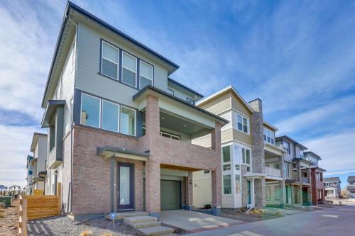 8 Mi to Denver Tech Center Business-Ready Retreat