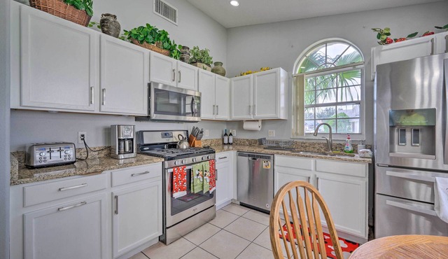 ~ 8 Mi to Disney: Kissimmee Home w/Private Pool!