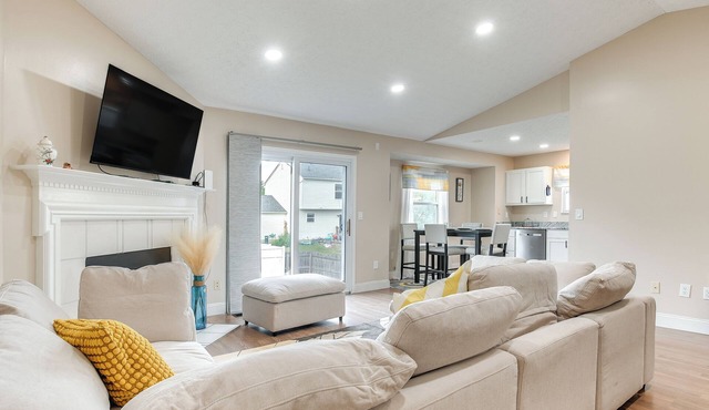 8 Mi to Downtown: Pet-Friendly Columbus Home