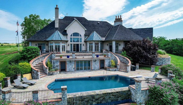 8 Mi to Dtwn: Expansive Estate in Gettysburg!