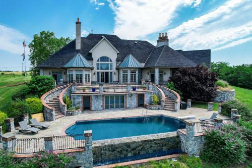 8 Mi to Dtwn Expansive Estate in Gettysburg!