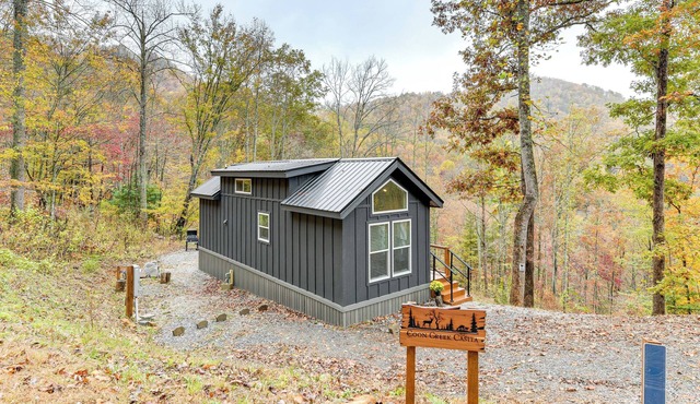 8 Mi to Dtwn Franklin: Mtn-View Cabin w/Fire Pit