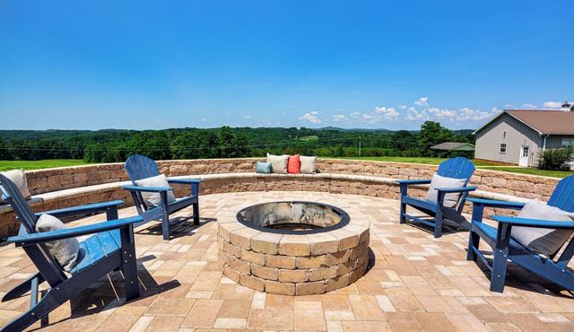 8 Mi to Dtwn Mt Airy: Mtn-View North Carolina Home