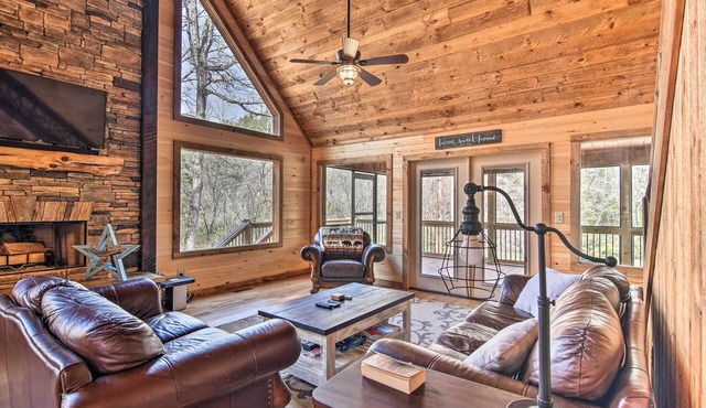 8 Mi to Dtwn Murphy! Cabin w/Nottely River Views