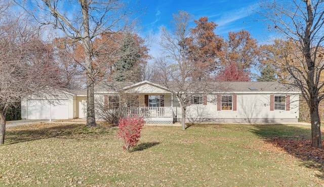 8 Mi to Dtwn Rochester: Peaceful Home w/Deck!