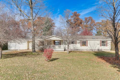 8 Mi to Dtwn Rochester Peaceful Home with Deck!