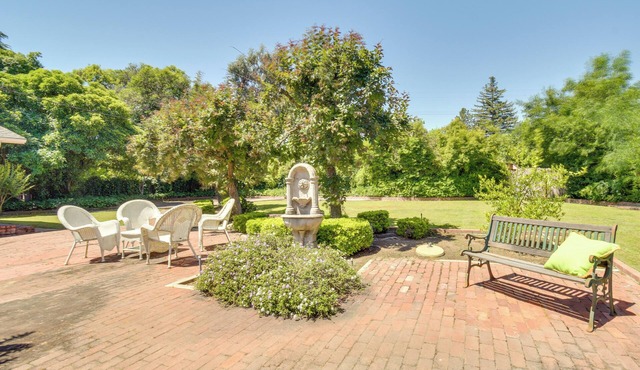 8 Mi to Dtwn: Spacious Home w/Fire Pit in Fresno!