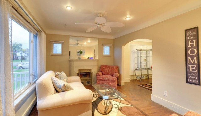 8 Mi to Ford Field: Detroit Getaway w/Fireplace!