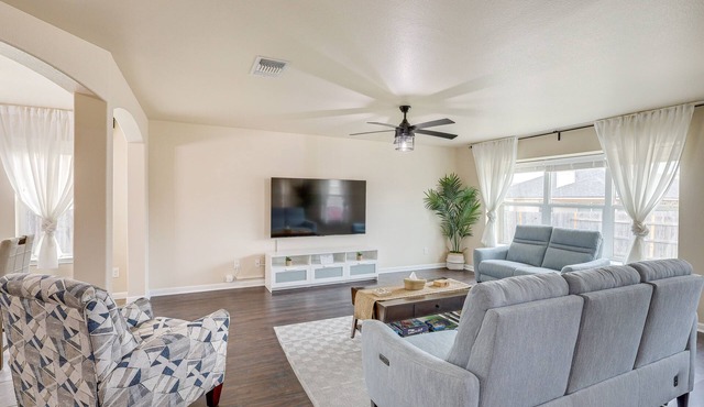 8 Mi to Fort Cavazos! Modern Home w/Fire Pit