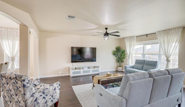 8 Mi to Fort Cavazos! Modern Home w/Fire Pit