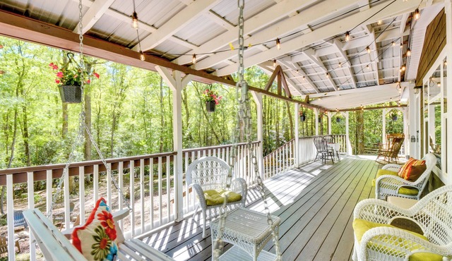 8 Mi to Helen: Sautee Nacoochee Home w/Hot Tub