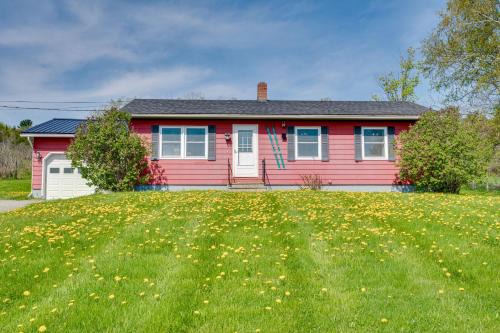 8 Mi to Jay Peak Resort Scenic Retreat with Deck