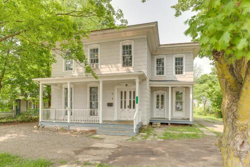 8 Mi to Keuka Lake: Remote Work-Friendly Apt!