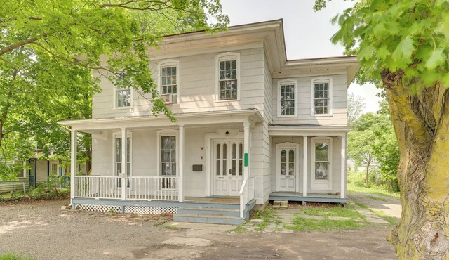 8 Mi to Keuka Lake: Walkable Apartment in Bath