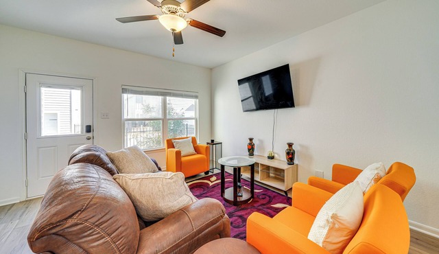 8 Mi to Lackland AFB: Pet-Friendly Home w/Yard!