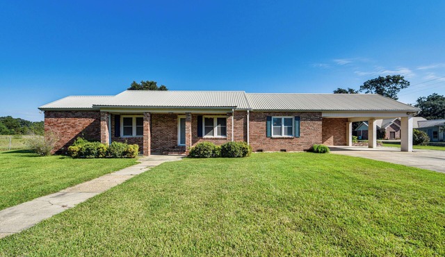 8 Mi to Lafayette: Dog-Friendly Home w/Large Yard