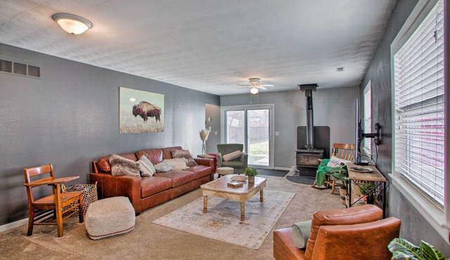 8 Mi to Lake Eerie & Dtwn Toledo! Peaceful Cottage