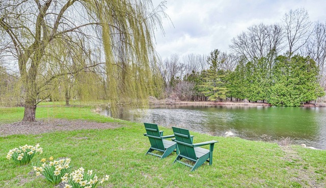 8 Mi to Lake Michigan: Creative Retreat w/Deck!