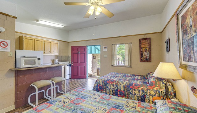 8 Mi to Lake Whitney State Park: Quaint Studio!