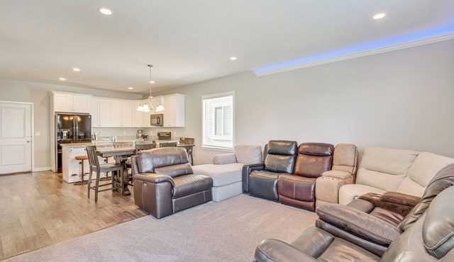 8 Mi to Loveland Aquarium: Mtn Home in Herriman!