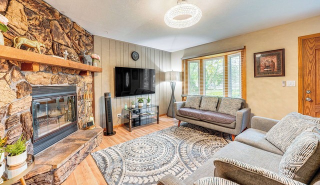 8 Mi to Nature Center: Streamwood Gem w/Yard!