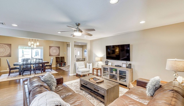 8 Mi to Old Town Scottsdale: Family Home!