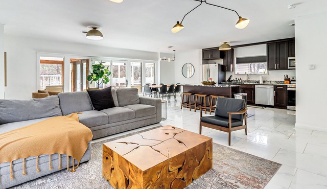 8 Mi to Slopes: Family Escape w/Hot Tub in Cresco