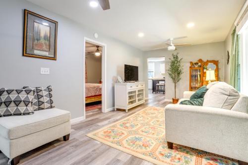 8 Mi to Sloppy Floyd State Park Peaceful Retreat!