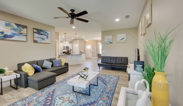 8 Mi to State Park: Home w/Fenced Yard in Lindale