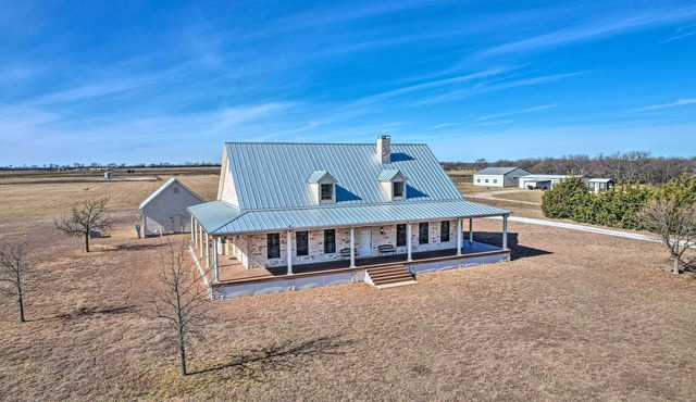 8 Mi to White Rock Lake: Spacious Krum Home