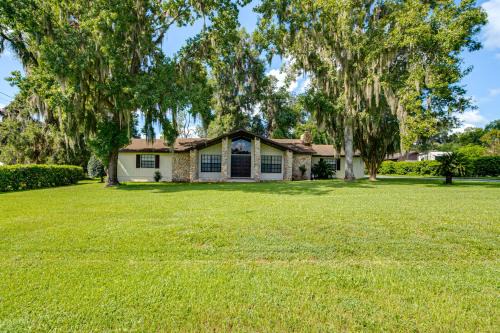8 Mi to World Equestrian Center Walkable Getaway