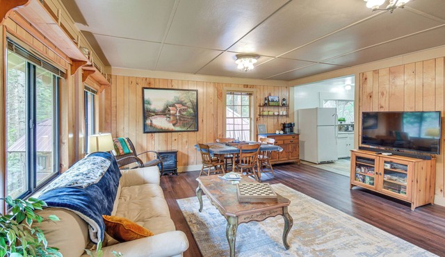 8 Mi to Yosemite National Park: Cabin w/Fire Pit