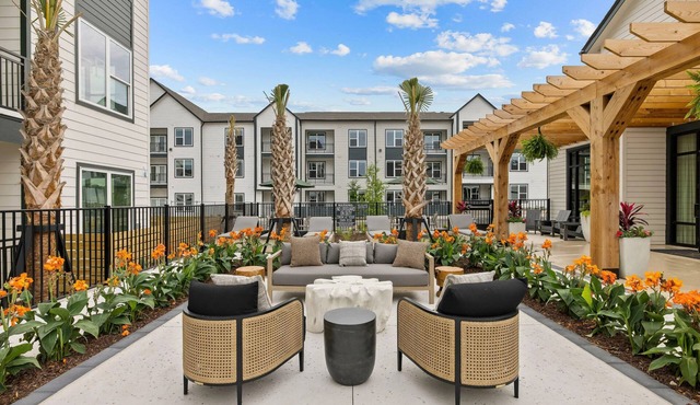 8 min drive to Airport - Walkable 1BR w. Outdoor grilling