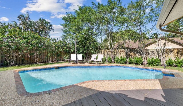 8 Min to Atlantic Ave and BEACH w/Heated Salt Pool