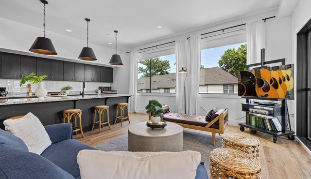 8 Min to Broadway-Balcony-Walkable-2 King Beds