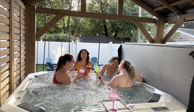 8 Min to Lake, Pavilion HotTub, Game Room, Kids Room, + Video Arcade